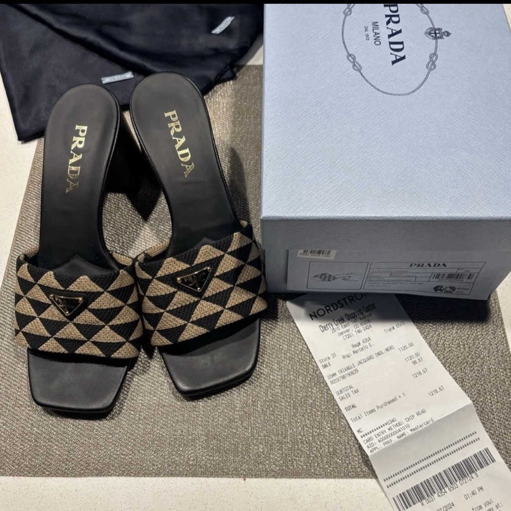 2024 Prada Black and Tan Gorgeous mules sandals size 39 w/Receipt